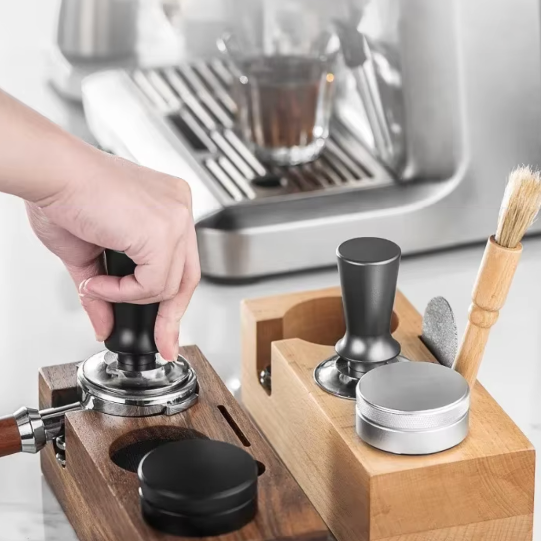 Station de tassage espresso en bois